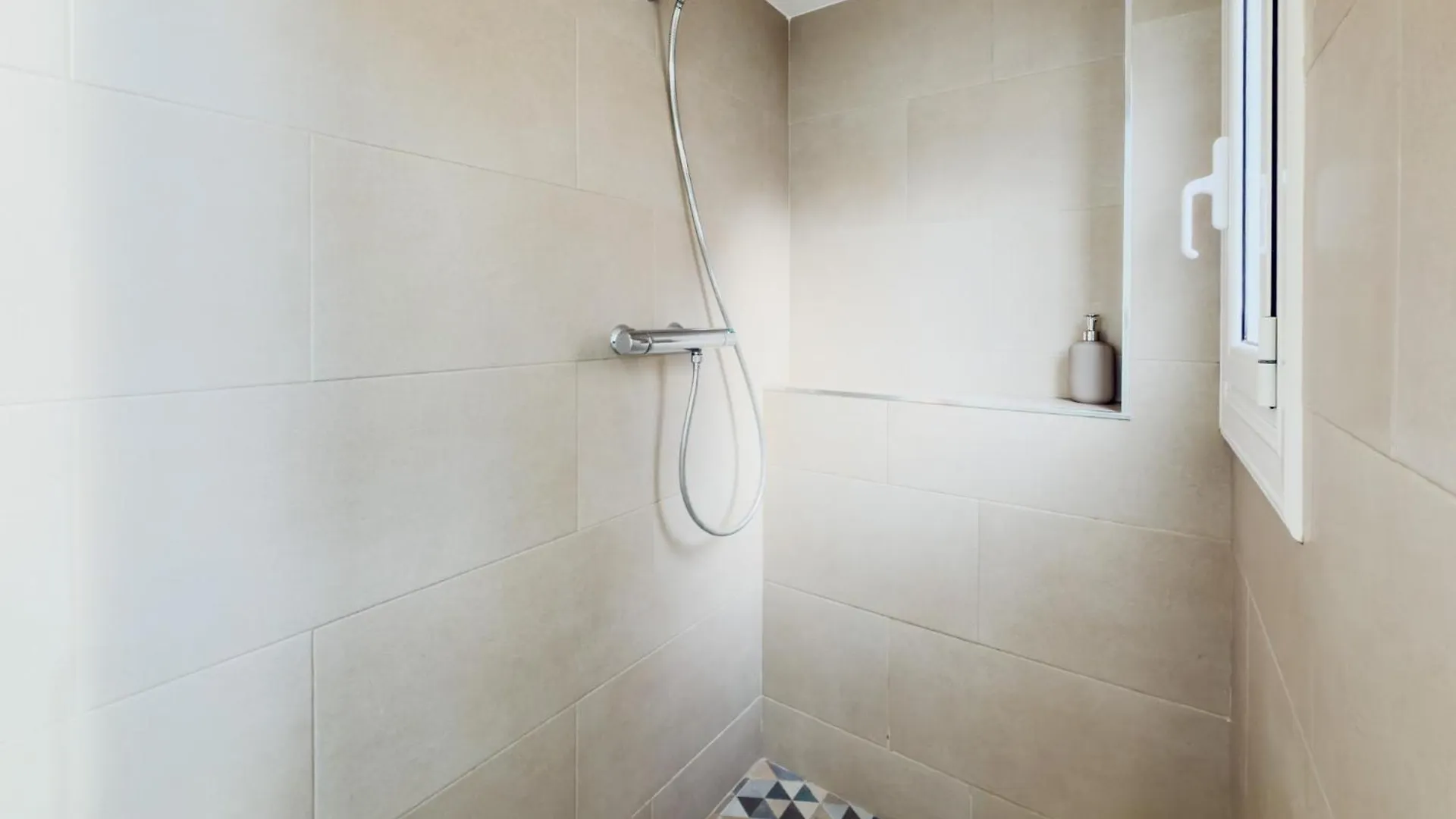 Magalhaes - Trad Flat In Poble Sec, Near Ramblas Barcelona