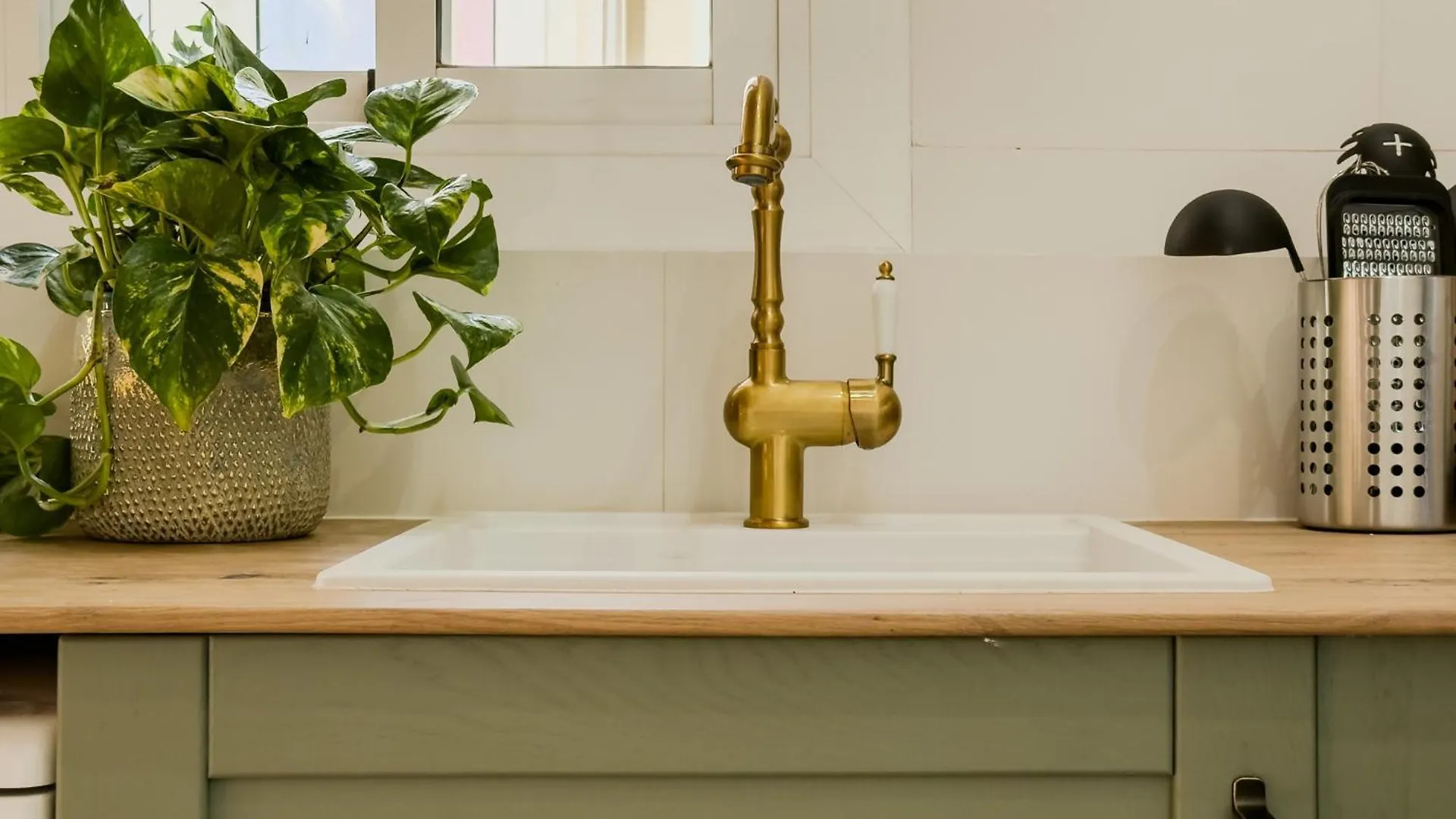 Apartment Magalhaes - Trad Flat In Poble Sec, Near Ramblas Barcelona