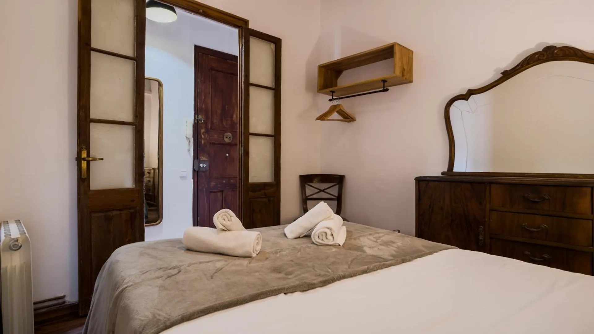 Magalhaes - Trad Flat In Poble Sec, Near Ramblas Barcellona 0*,