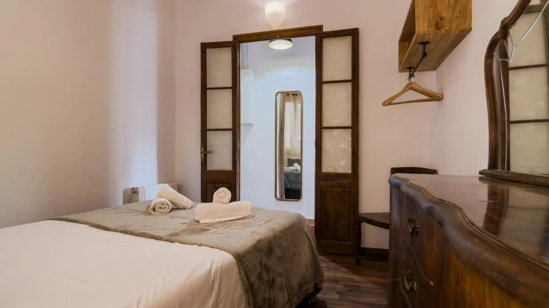 Magalhaes - Trad Flat In Poble Sec, Near Ramblas Barcellona Appartamento