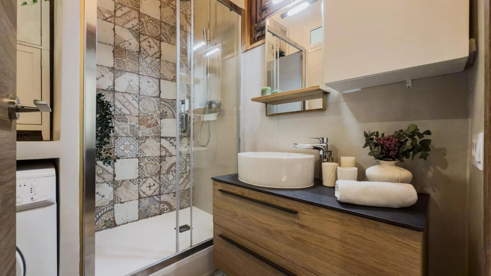 Magalhaes - Trad Flat In Poble Sec, Near Ramblas Barcellona 0*,  Spagna