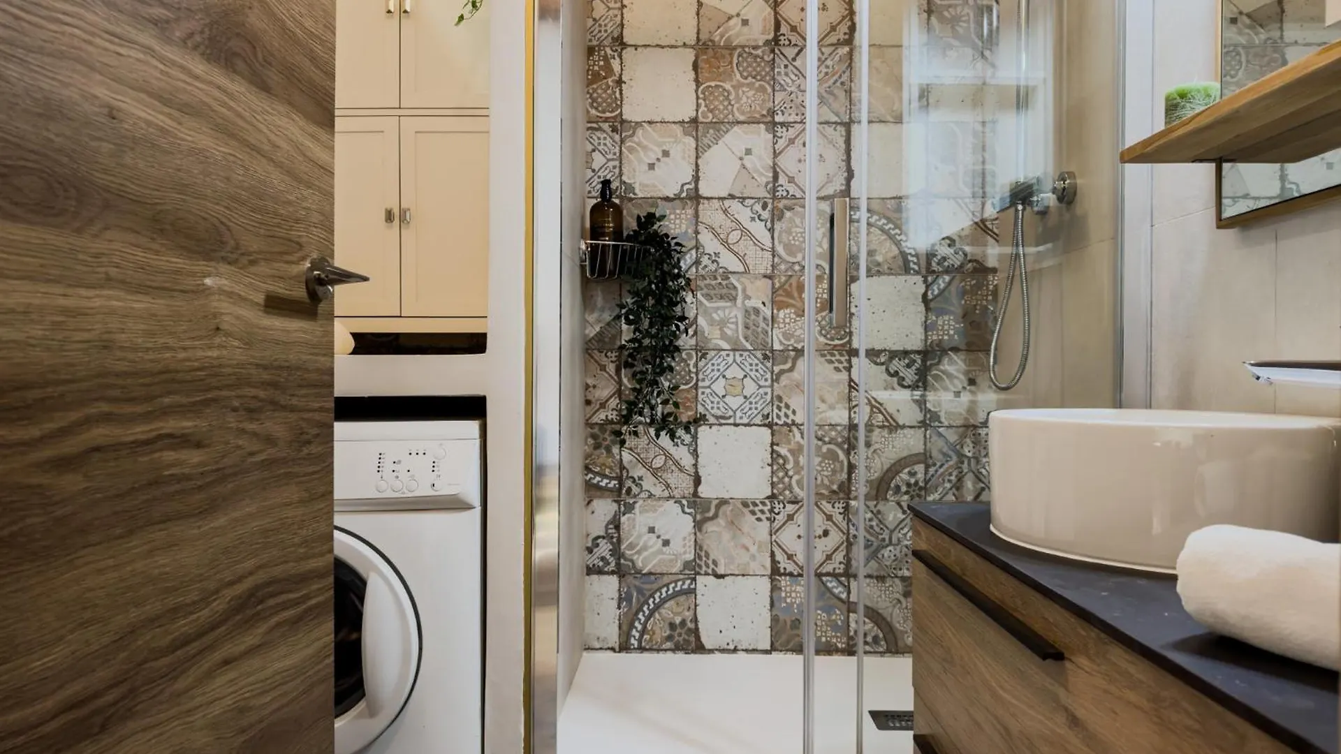 Magalhaes - Trad Flat In Poble Sec, Near Ramblas Barcellona