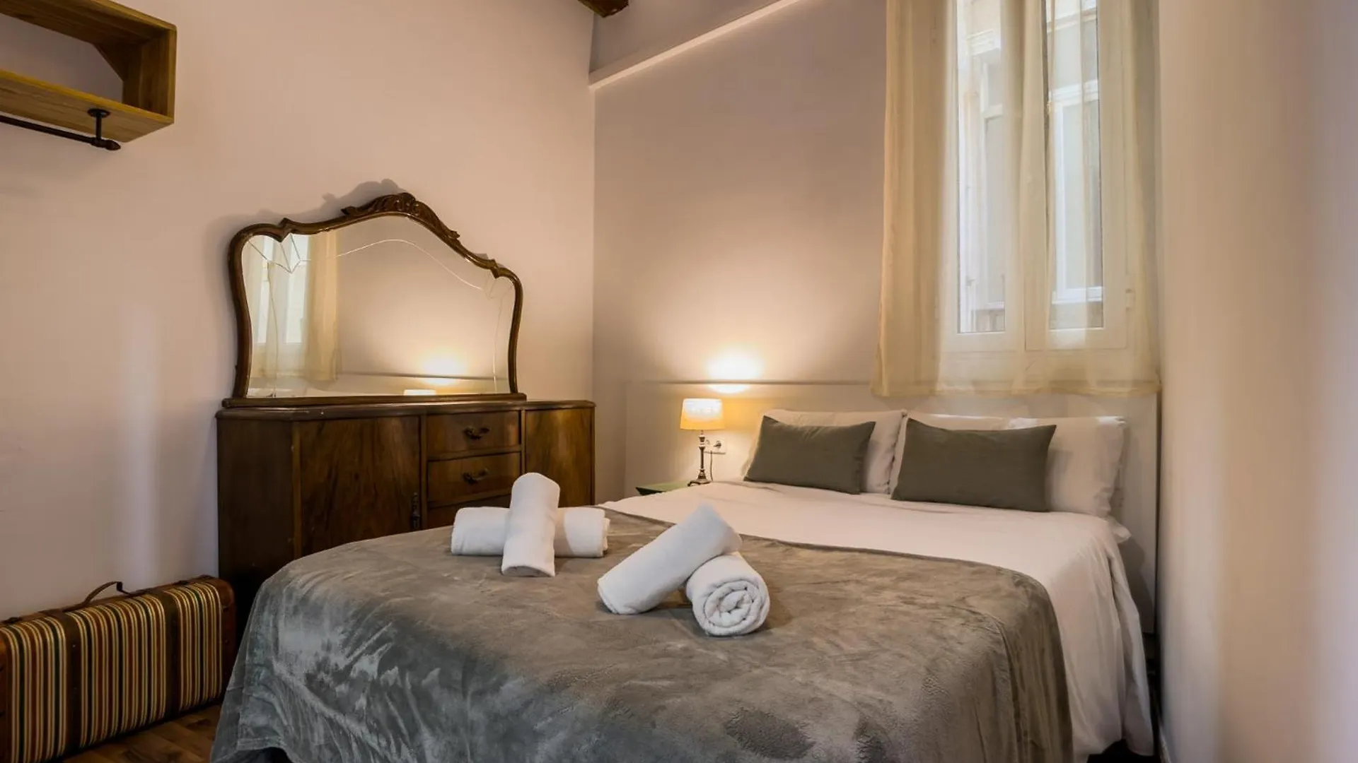 Appartamento Magalhaes - Trad Flat In Poble Sec, Near Ramblas Barcellona