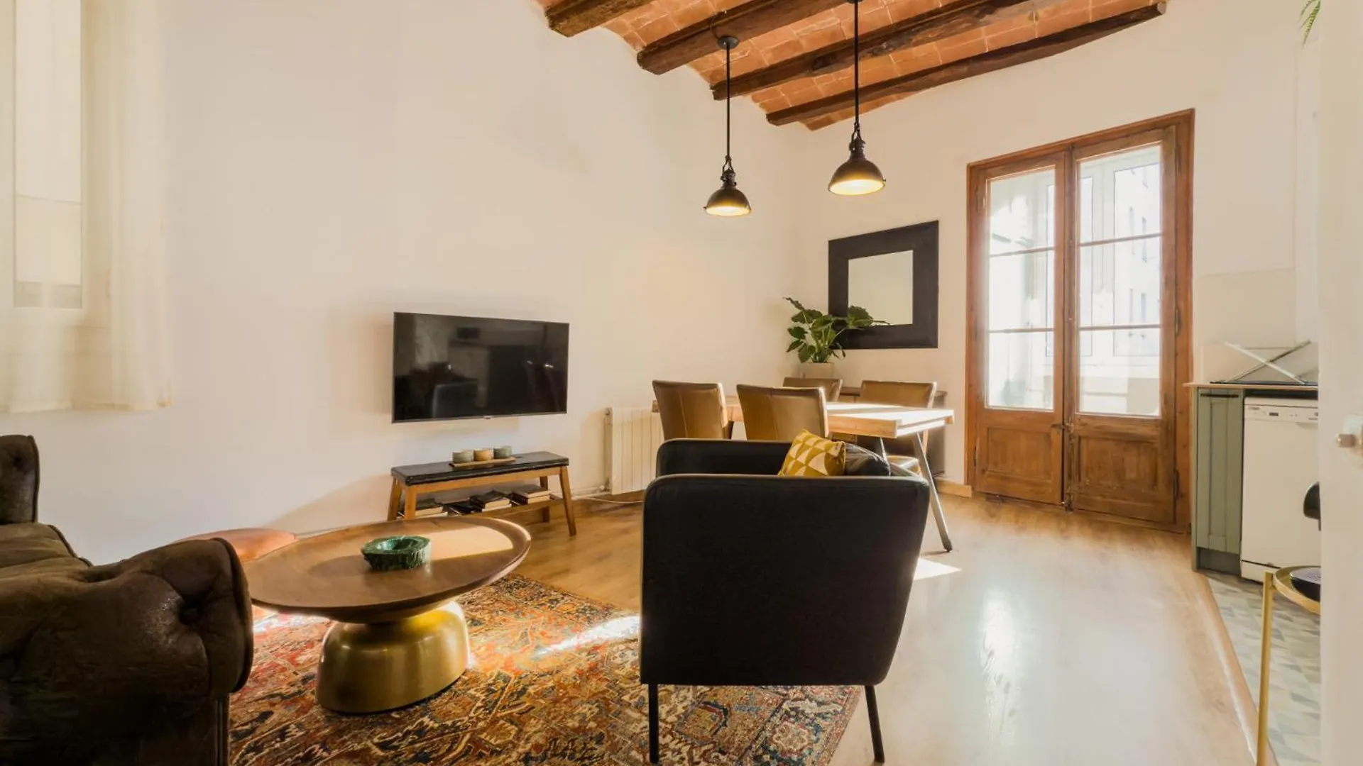 Magalhaes - Trad Flat In Poble Sec, Near Ramblas Barcelona Apartment