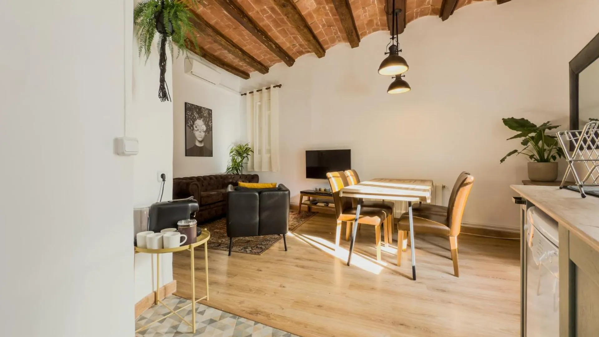 Magalhaes - Trad Flat In Poble Sec, Near Ramblas Barcelona