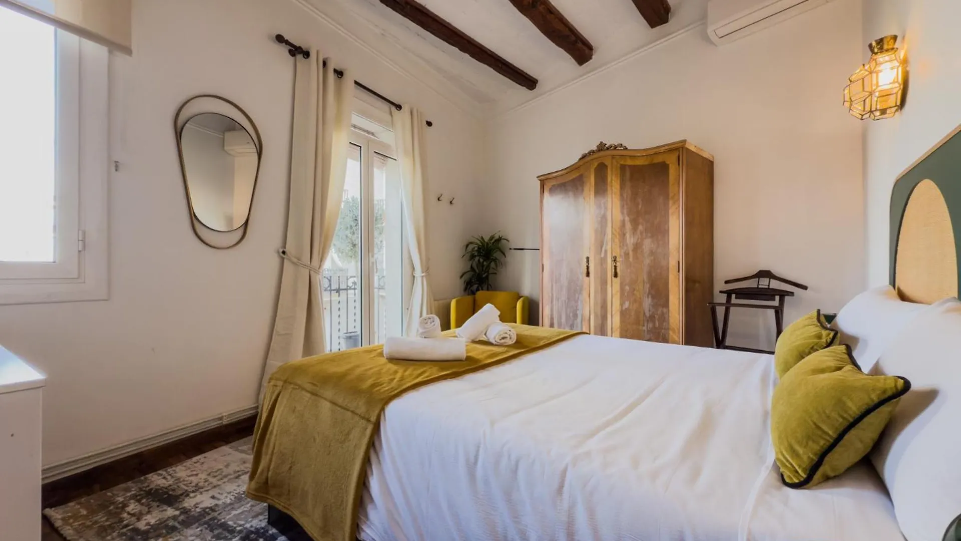 Magalhaes - Trad Flat In Poble Sec, Near Ramblas Barcelona Apartment