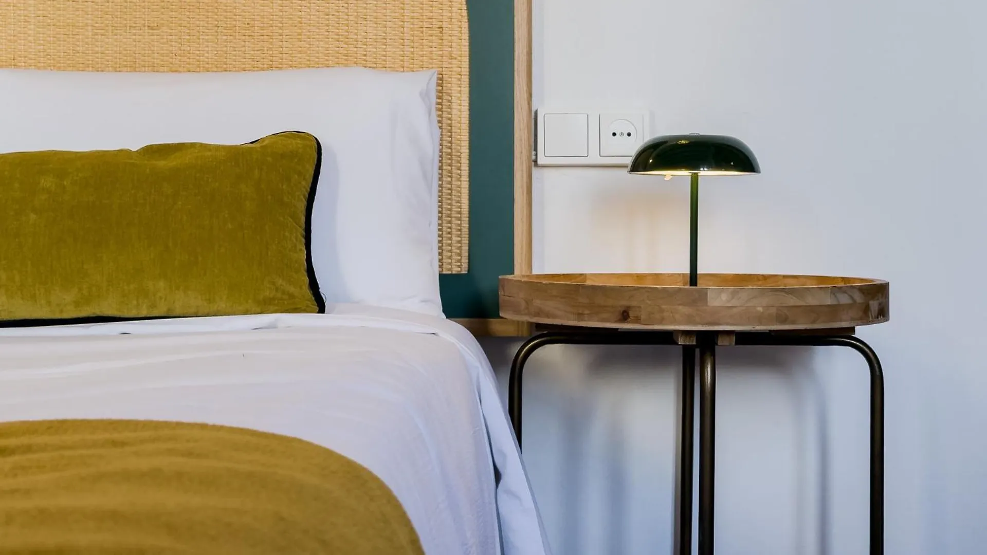 Magalhaes - Trad Flat In Poble Sec, Near Ramblas Barcelona Spain